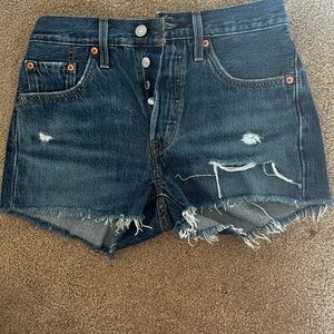 Women’s Levi’s ripped Denim Shorts size W 25